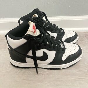 Nike
2021
Wmns Dunk High 'Black White'